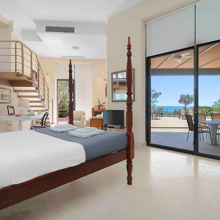 Black Diamond Beachfront Pool Villa Pasithea In Sounio, Athens Суніон Екстер'єр фото
