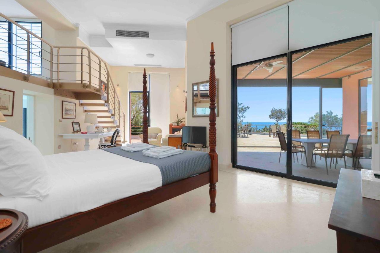 Black Diamond Beachfront Pool Villa Pasithea In Sounio, Athens Суніон Екстер'єр фото