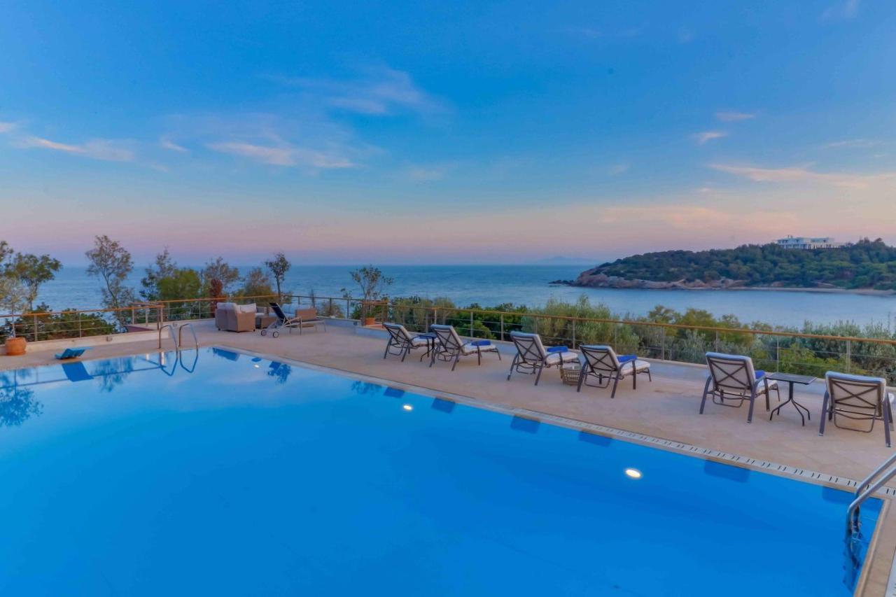 Black Diamond Beachfront Pool Villa Pasithea In Sounio, Athens Суніон Екстер'єр фото
