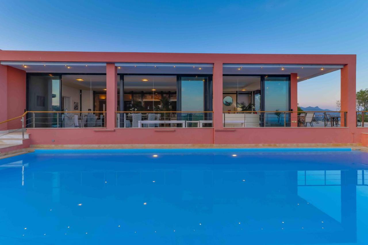 Black Diamond Beachfront Pool Villa Pasithea In Sounio, Athens Суніон Екстер'єр фото