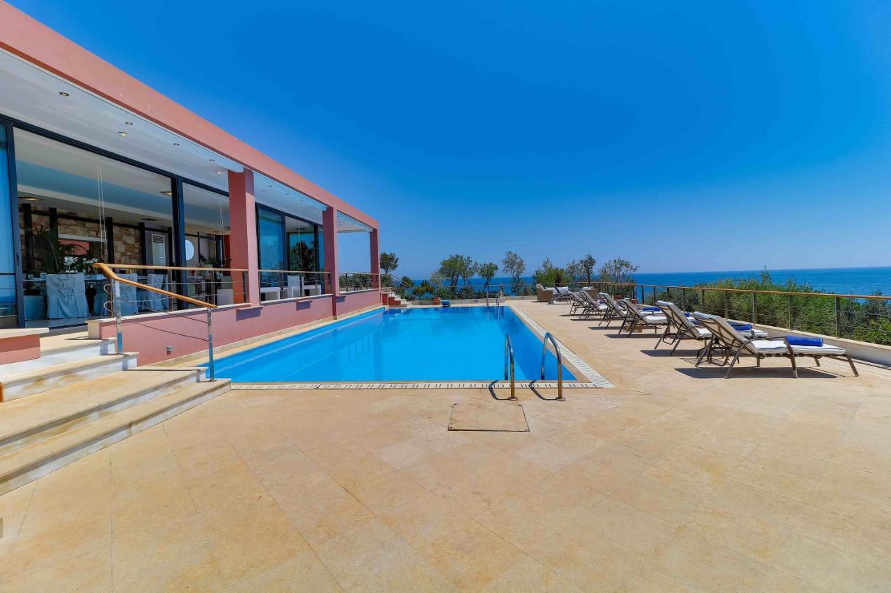 Black Diamond Beachfront Pool Villa Pasithea In Sounio, Athens Суніон Екстер'єр фото